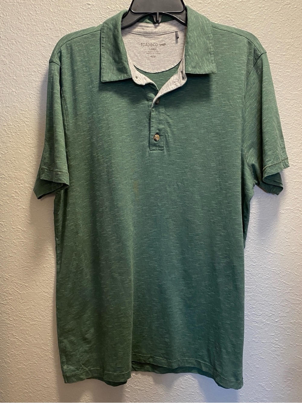 Toad&Co Men's L. Green Polo collared short sleeve shirt 48% cotton. Eco